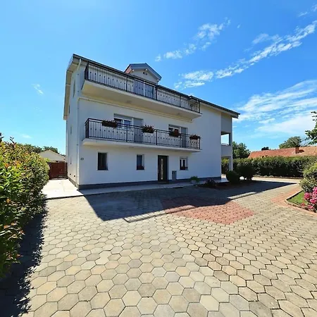 Flat With Private Pool Rastane Apartmán