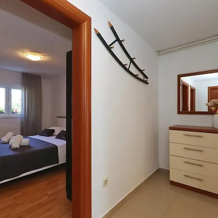 Flat With Private Pool Rastane Apartmán *