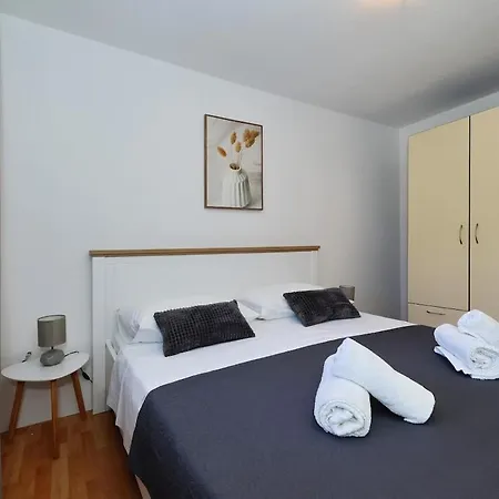 Apartmán Flat With Private Pool Rastane