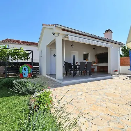 Flat With Private Pool Rastane *