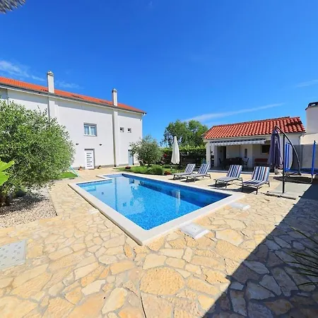 Flat With Private Pool Rastane *