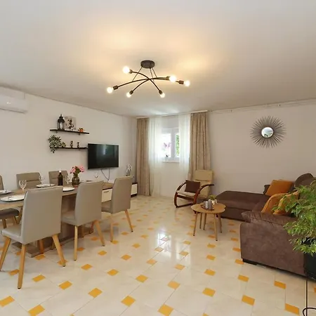 Apartmán Flat With Private Pool Rastane