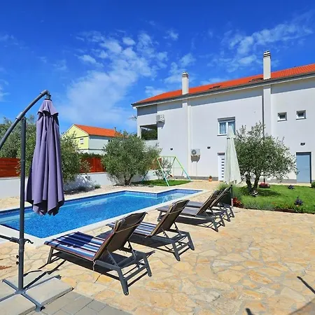 Flat With Private Pool Rastane Apartmán *