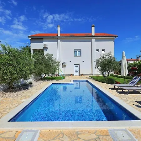 Flat With Private Pool Rastane Apartmán Donje Rastane