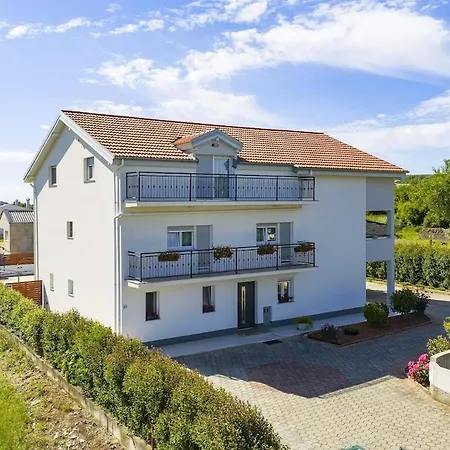 Flat With Private Pool Rastane *
