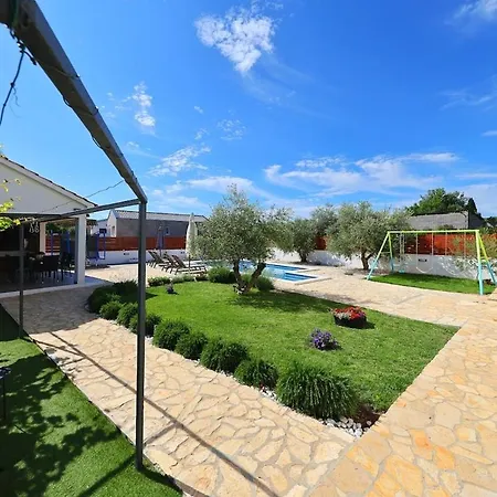 Flat With Private Pool Rastane *