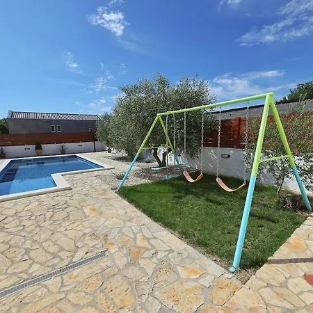 Flat With Private Pool Rastane Apartment