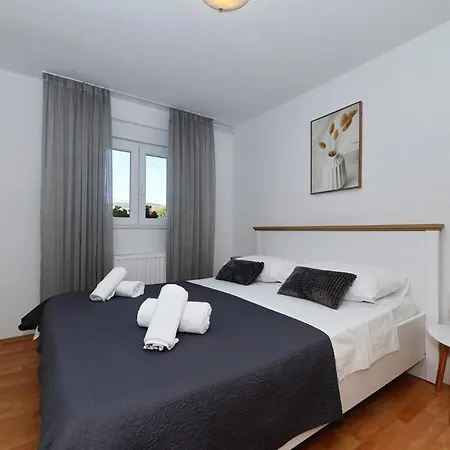 Apartment Flat With Private Pool Rastane