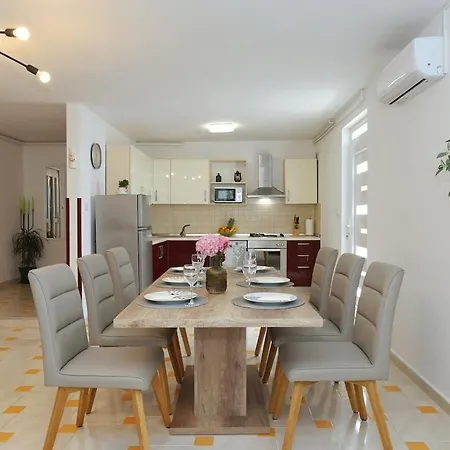 Flat With Private Pool Rastane Apartment Donje Rastane