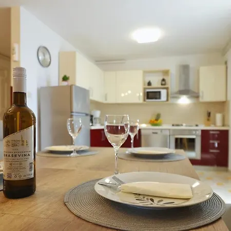 Flat With Private Pool Rastane Apartment *