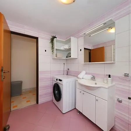 Flat With Private Pool Rastane