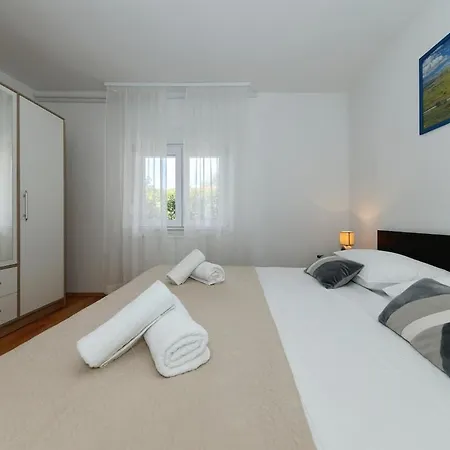 Flat With Private Pool Rastane Donje Rastane